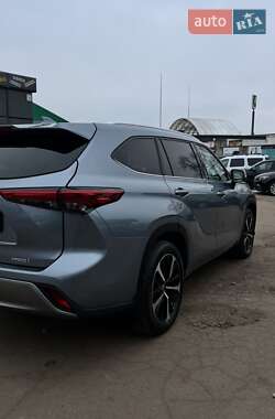 Позашляховик / Кросовер Toyota Highlander 2020 в 