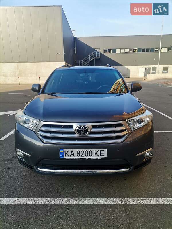 Внедорожник / Кроссовер Toyota Highlander 2012 в 