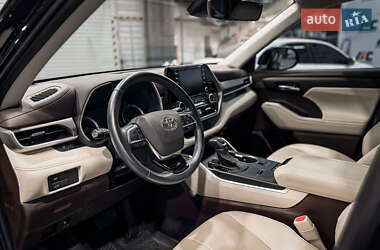 Внедорожник / Кроссовер Toyota Highlander 2021 в 