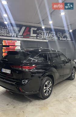 Внедорожник / Кроссовер Toyota Highlander 2021 в Харькове