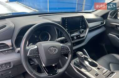 Внедорожник / Кроссовер Toyota Highlander 2021 в Киеве