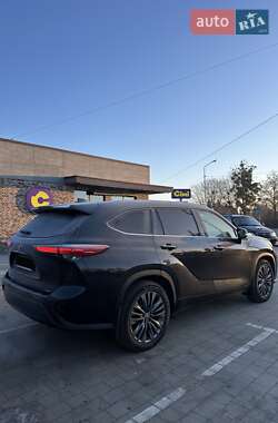 Внедорожник / Кроссовер Toyota Highlander 2022 в 