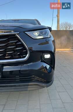 Внедорожник / Кроссовер Toyota Highlander 2022 в 