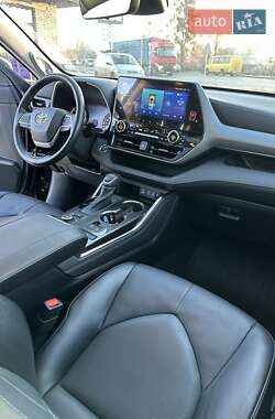 Внедорожник / Кроссовер Toyota Highlander 2022 в 