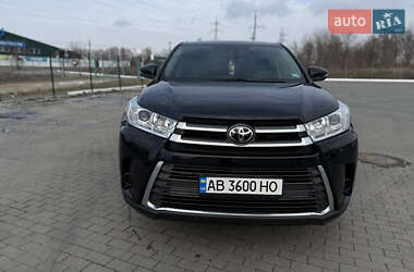 Внедорожник / Кроссовер Toyota Highlander 2016 в 