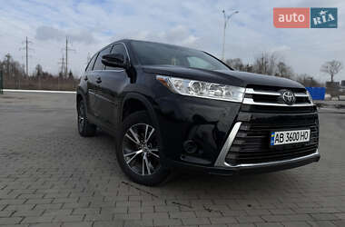 Внедорожник / Кроссовер Toyota Highlander 2016 в 