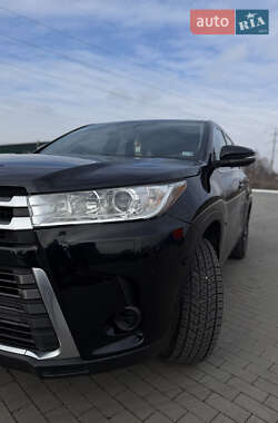 Внедорожник / Кроссовер Toyota Highlander 2016 в 