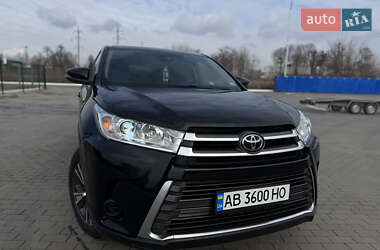 Внедорожник / Кроссовер Toyota Highlander 2016 в 