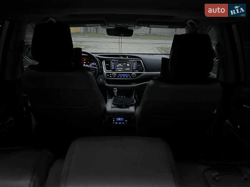 Внедорожник / Кроссовер Toyota Highlander 2018 в Киеве фото 10 Внедорожник / Кроссовер Toyota Highlander 2018 в Киеве