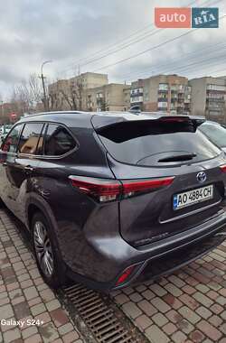 Внедорожник / Кроссовер Toyota Highlander 2021 в Ужгороде