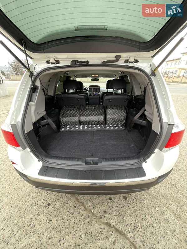 Внедорожник / Кроссовер Toyota Highlander 2012 в Черновцах