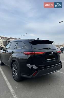 Внедорожник / Кроссовер Toyota Highlander 2022 в 