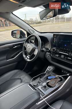 Внедорожник / Кроссовер Toyota Highlander 2022 в 