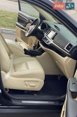 Позашляховик / Кросовер Toyota Highlander 2015 в 