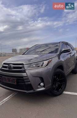 Позашляховик / Кросовер Toyota Highlander 2017 в Одесі