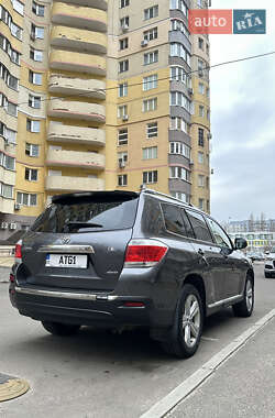 Внедорожник / Кроссовер Toyota Highlander 2011 в 