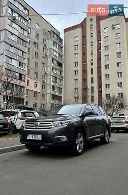 Внедорожник / Кроссовер Toyota Highlander 2011 в 