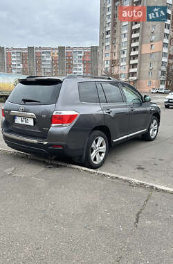Внедорожник / Кроссовер Toyota Highlander 2011 в 