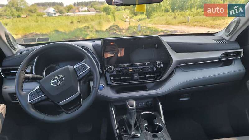 Позашляховик / Кросовер Toyota Highlander 2022 в Черкасах