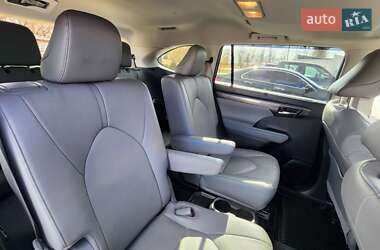 Внедорожник / Кроссовер Toyota Highlander 2022 в 