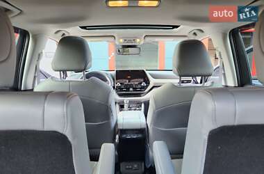 Внедорожник / Кроссовер Toyota Highlander 2022 в 