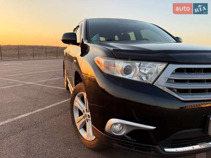 Внедорожник / Кроссовер Toyota Highlander 2010 в Ровно