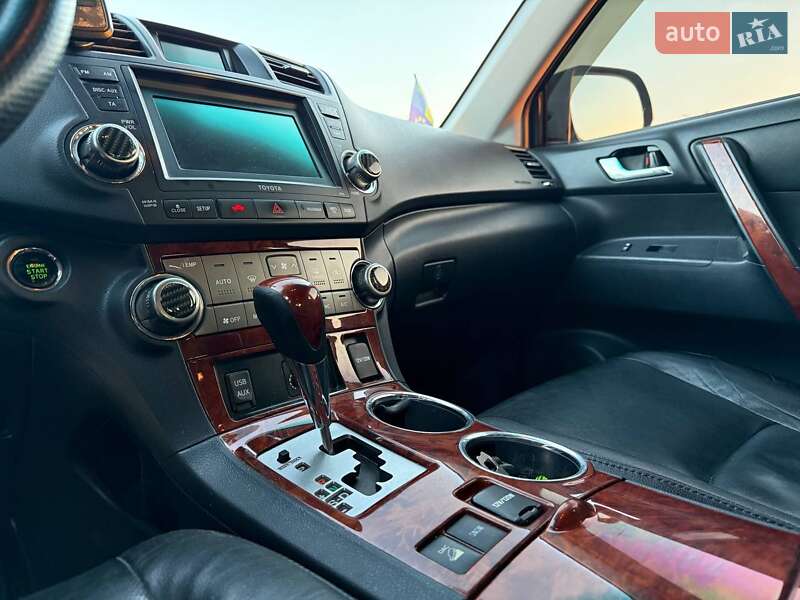 Внедорожник / Кроссовер Toyota Highlander 2010 в Ровно