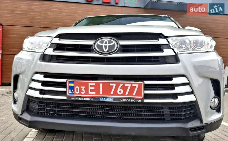 Позашляховик / Кросовер Toyota Highlander 2017 в 