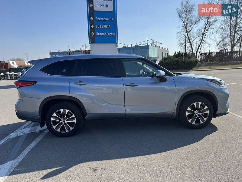 Внедорожник / Кроссовер Toyota Highlander 2023 в Киеве