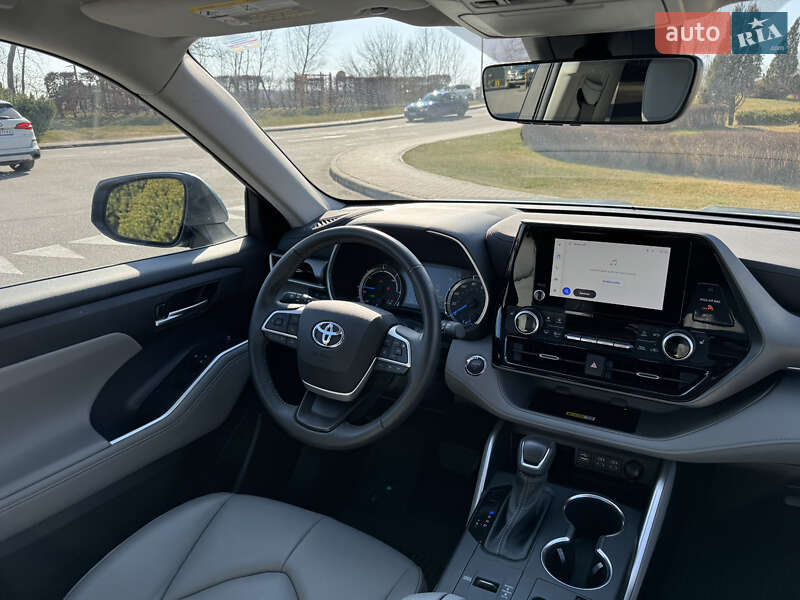 Внедорожник / Кроссовер Toyota Highlander 2023 в Киеве