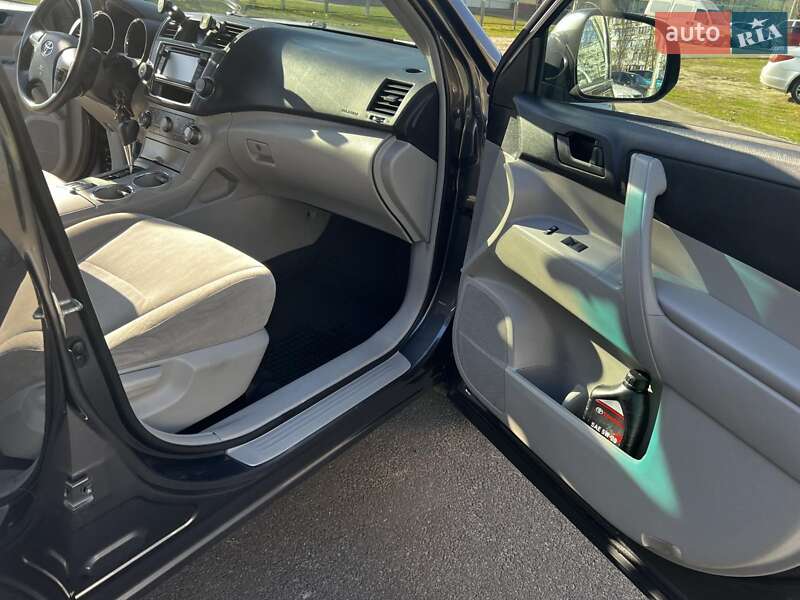 Внедорожник / Кроссовер Toyota Highlander 2012 в Киеве