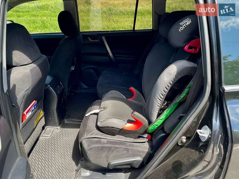 Позашляховик / Кросовер Toyota Highlander 2010 в Павлограді