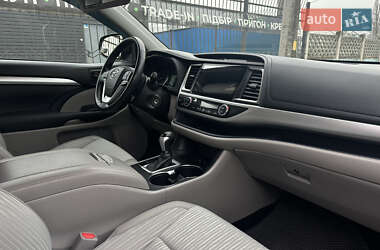 Позашляховик / Кросовер Toyota Highlander 2014 в 