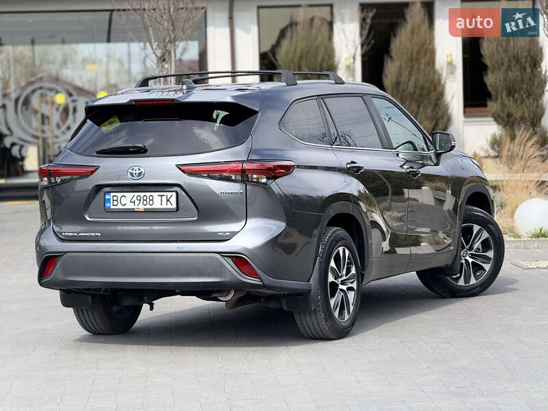 Внедорожник / Кроссовер Toyota Highlander 2023 в Львове