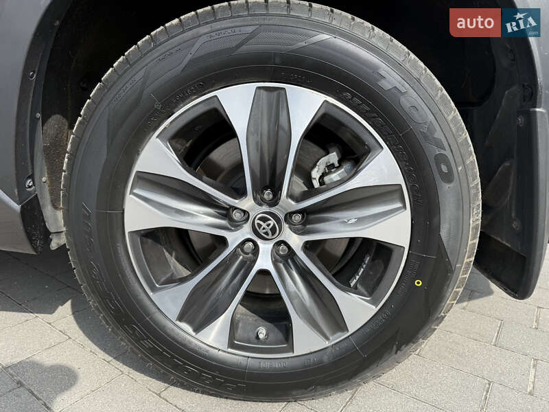 Внедорожник / Кроссовер Toyota Highlander 2023 в Львове