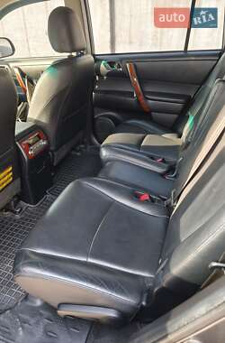 Позашляховик / Кросовер Toyota Highlander 2013 в 