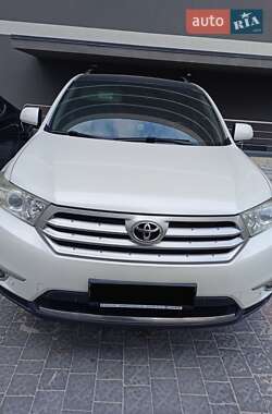 Внедорожник / Кроссовер Toyota Highlander 2011 в 