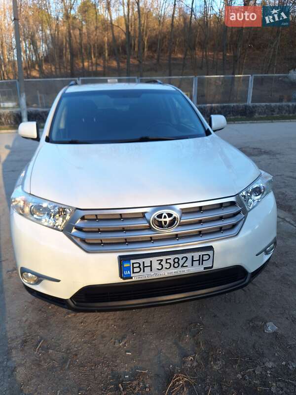 Внедорожник / Кроссовер Toyota Highlander 2011 в Килии