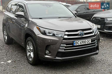 Внедорожник / Кроссовер Toyota Highlander 2017 в 