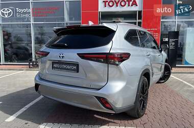 Внедорожник / Кроссовер Toyota Highlander 2024 в 