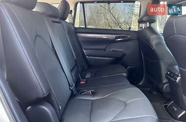 Внедорожник / Кроссовер Toyota Highlander 2024 в 