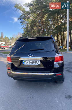 Внедорожник / Кроссовер Toyota Highlander 2011 в 