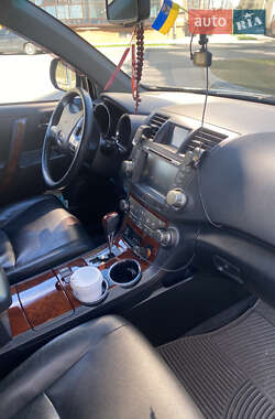 Внедорожник / Кроссовер Toyota Highlander 2011 в 