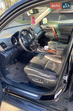 Внедорожник / Кроссовер Toyota Highlander 2011 в 