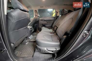 Позашляховик / Кросовер Toyota Highlander 2020 в 