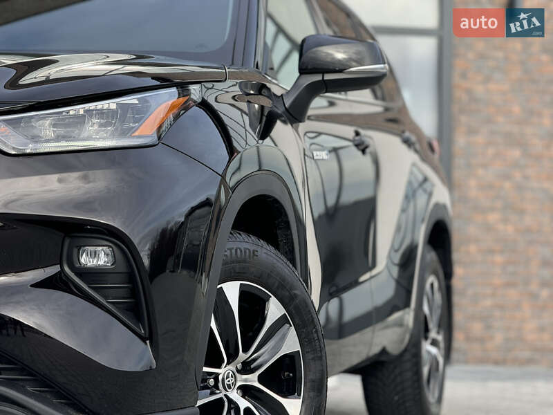 Позашляховик / Кросовер Toyota Highlander 2021 в Тернополі