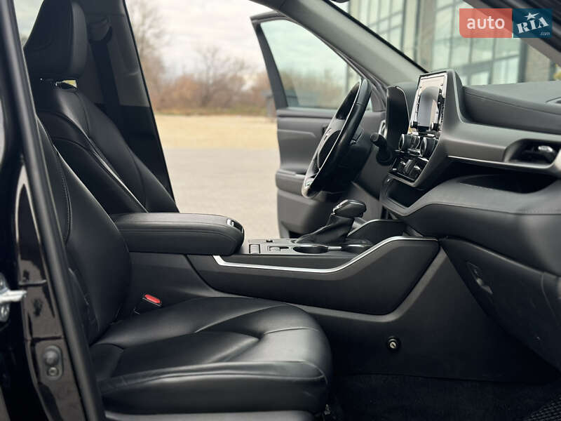 Позашляховик / Кросовер Toyota Highlander 2021 в Тернополі