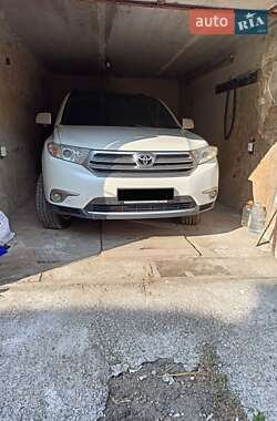 Внедорожник / Кроссовер Toyota Highlander 2011 в 