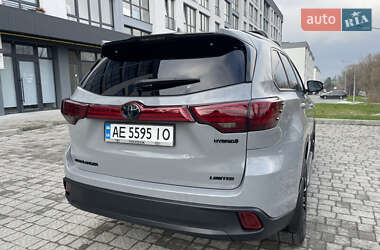Внедорожник / Кроссовер Toyota Highlander 2017 в 