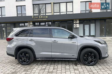 Внедорожник / Кроссовер Toyota Highlander 2017 в 